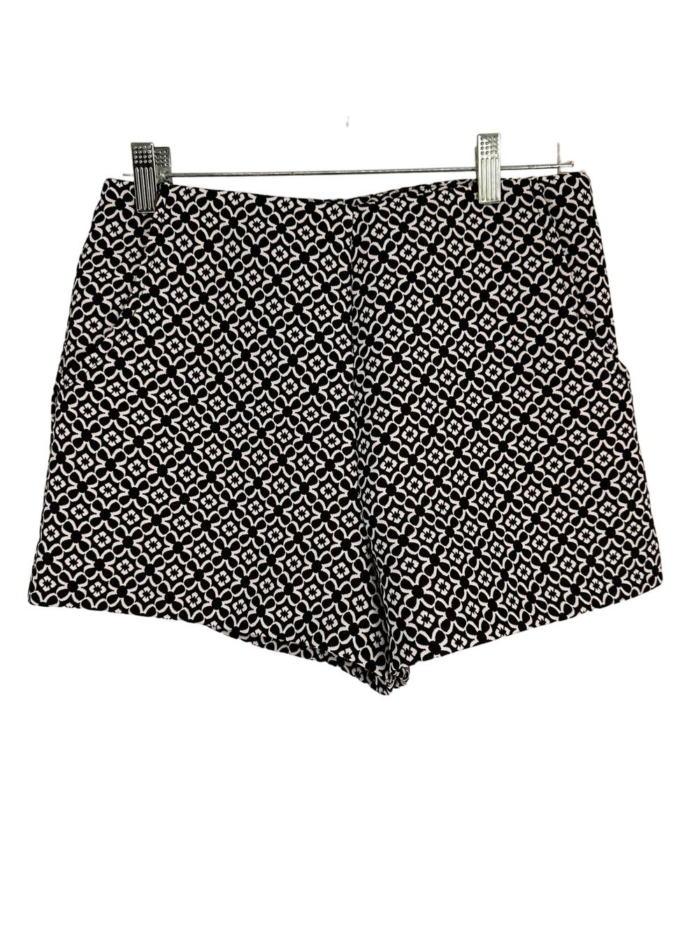 Alythea Black & White High Rise Shorts Size Large